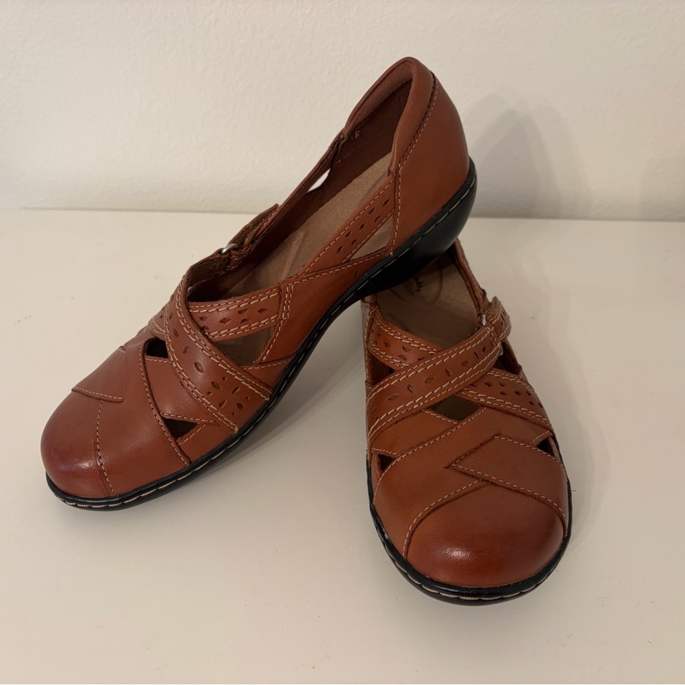 Clark’s Brown Leather Closed-Toe Comfort Shoes